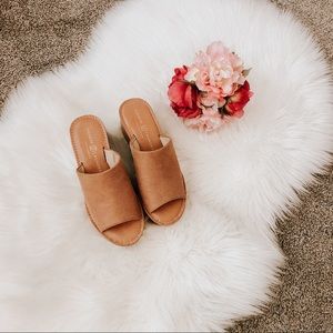 Tan platform sandals, size 7